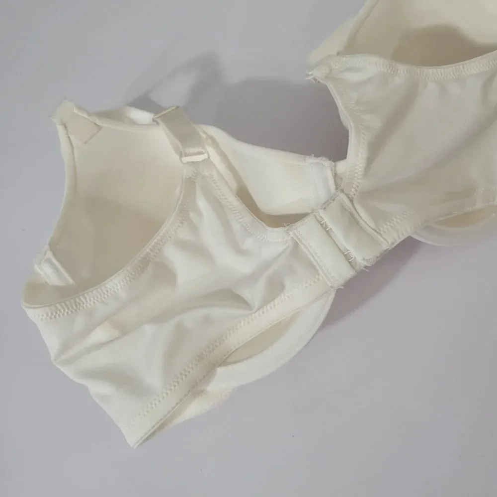 Ellen Tracy white bra